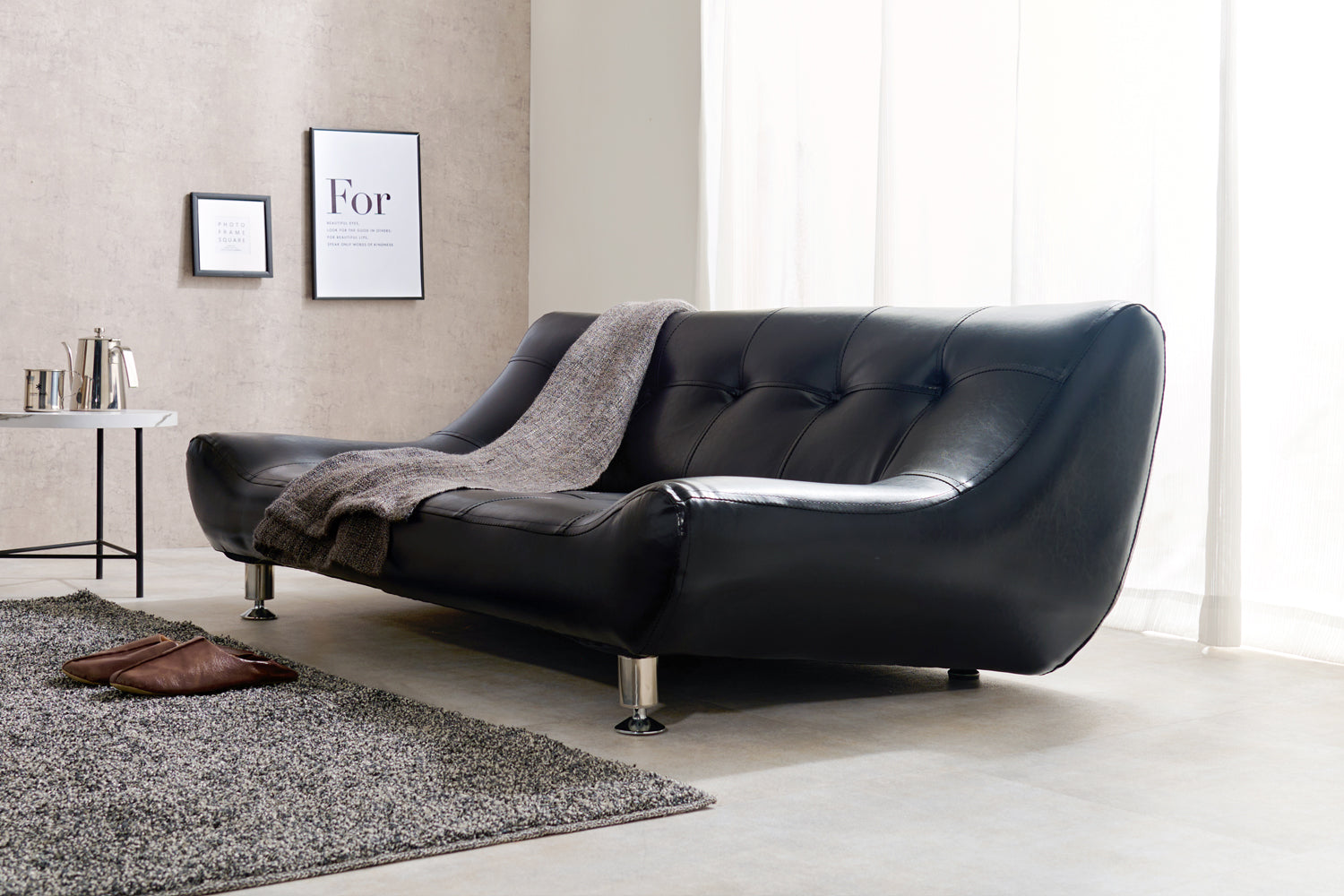 【お値下げしました】黒 合成皮革 ソファ モダンスタイル※12/18迄の掲載 使用1年購入18万】モダンデザイン 黒 合成皮革ソファ 2人掛け 3人掛け