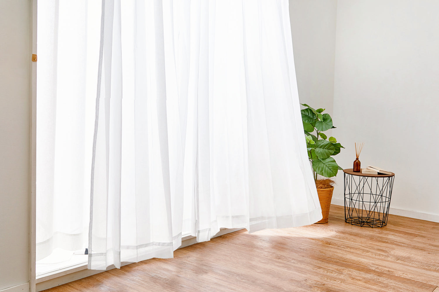 【カーテン9種類を徹底解説】どの部屋にどんなカーテンを選べばいい? カーテンの種類とその特徴を徹底解説!