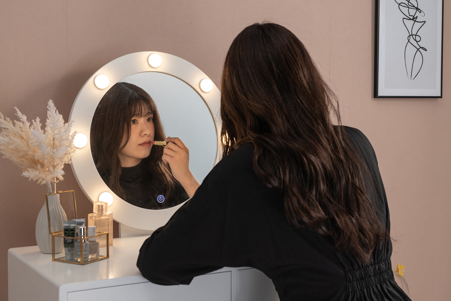 ドレッサーは必要? 置き場所がない時の代わりは? コスメ収納各種のメリットデメリット、おすすめをご紹介