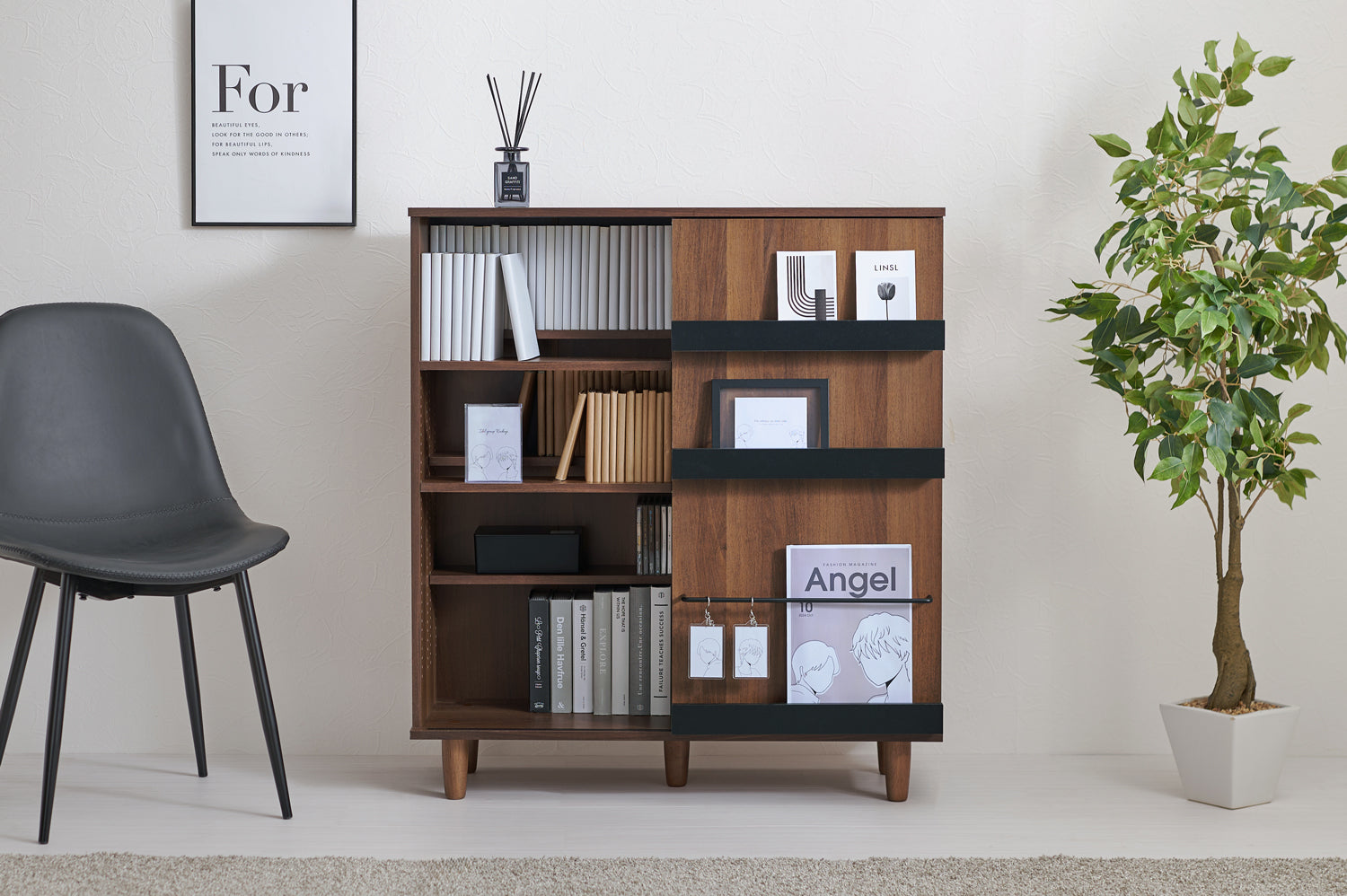 インテリア性を高めるおしゃれな本棚の選び方とおすすめ | お部屋コーディネートやディスプレイアイデアもご紹介