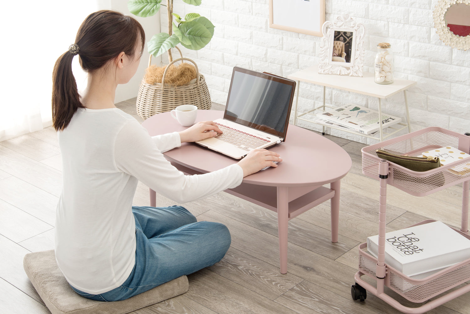一人暮らしで使いやすい、おしゃれなテーブルは?人気な種類とおすすめをご紹介
