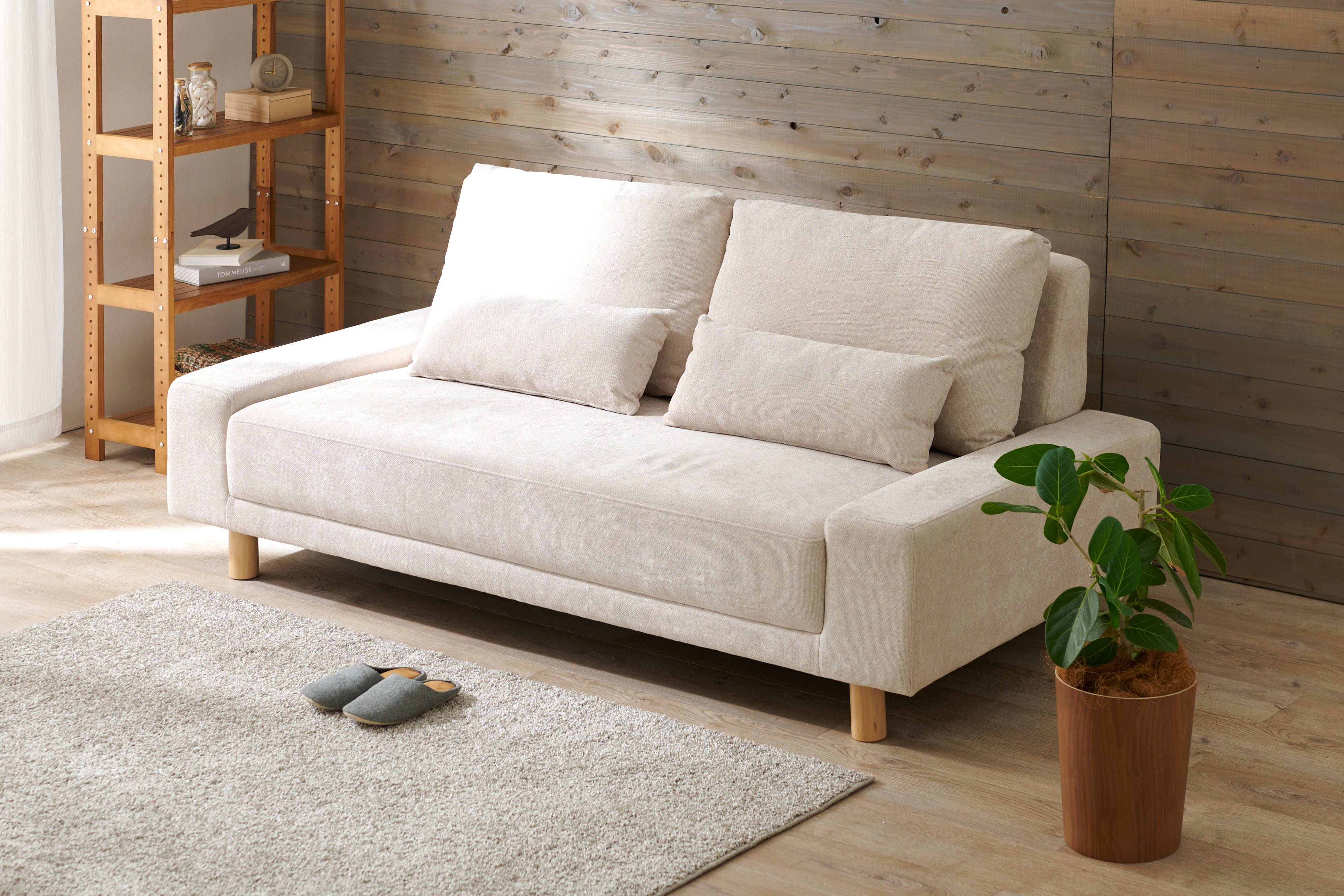 おしゃれで人気なソファの最新トレンドから、おすすめアイテムとコーディネート例をご紹介!