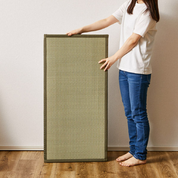 【3枚組セット】家族3人分 4つ折り い草の畳マットレス くらま【シングル】【約1畳強】約幅100×長さ200×厚み1.1cm 置き畳 布団 マット 床 い草マットレス プレイマット 和室 和風 子供部屋 折りたたみ 寝室 畳 マット イグサ いぐさ フロアー畳 家族分 萩原