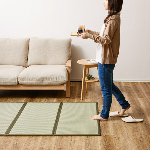 【3枚組セット】家族3人分 4つ折り い草の畳マットレス くらま【シングル】【約1畳強】約幅100×長さ200×厚み1.1cm 置き畳 布団 マット 床 い草マットレス プレイマット 和室 和風 子供部屋 折りたたみ 寝室 畳 マット イグサ いぐさ フロアー畳 家族分 萩原