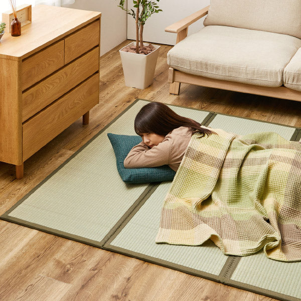 4つ折り い草の畳マットレス くらま【ダブル】【約2畳弱】約幅140×長さ200×厚み1.1cm 置き畳 畳める畳 布団 マット 床 い草マットレス 和室 和風 折りたためるマット 寝室 畳 マット ギフト 実用的 イグサ いぐさ フロアー畳 フローリング畳 萩原