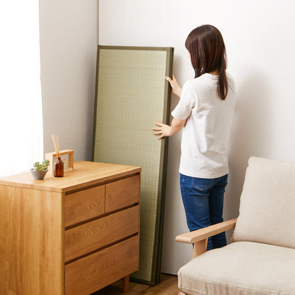 4つ折り い草の畳マットレス くらま【ダブル】【約2畳弱】約幅140×長さ200×厚み1.1cm 置き畳 畳める畳 布団 マット 床 い草マットレス 和室 和風 折りたためるマット 寝室 畳 マット ギフト 実用的 イグサ いぐさ フロアー畳 フローリング畳 萩原