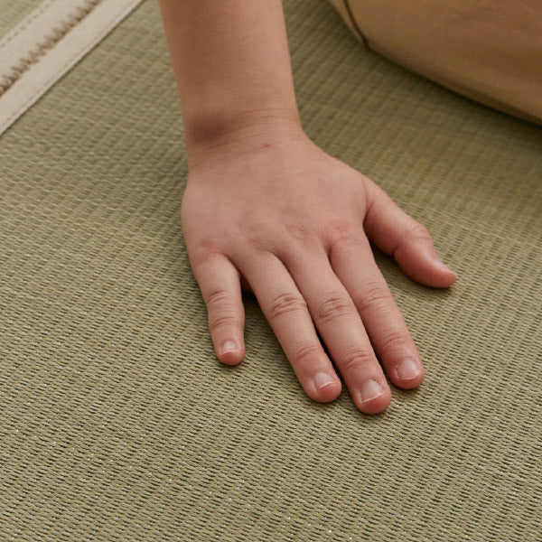 4つ折り い草の畳マットレス 彩(いろどり)【クイーン】【約2畳強】約幅160×長さ200×厚み1.1cm 抗菌 防臭 縁あり 置き畳 布団 マット 床 い草マットレス プレイマット フロアマット 和室 和風 子供部屋 折りたためる 寝室 イグサ いぐさ かわいい 萩原