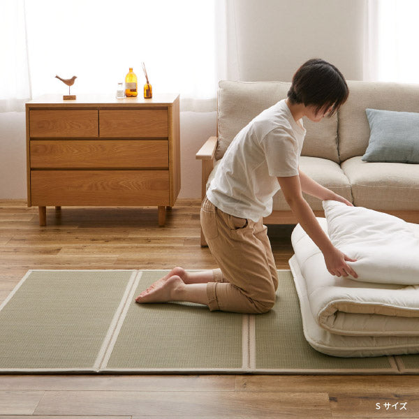 4つ折り い草の畳マットレス 彩(いろどり)【クイーン】【約2畳強】約幅160×長さ200×厚み1.1cm 抗菌 防臭 縁あり 置き畳 布団 マット 床 い草マットレス プレイマット フロアマット 和室 和風 子供部屋 折りたためる 寝室 イグサ いぐさ かわいい 萩原