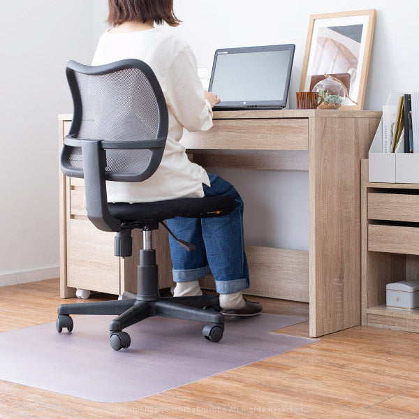 日本製 半透明マット【M】チェアマット 約122×91.5cm【厚さ1.5mm】【半透明・クリア・ソフト】 デスクマット 床の保護 キズ防止 保護マット 汚れ防止 椅子マット 入学準備 子供部屋 キッズマット リモートワーク 萩原