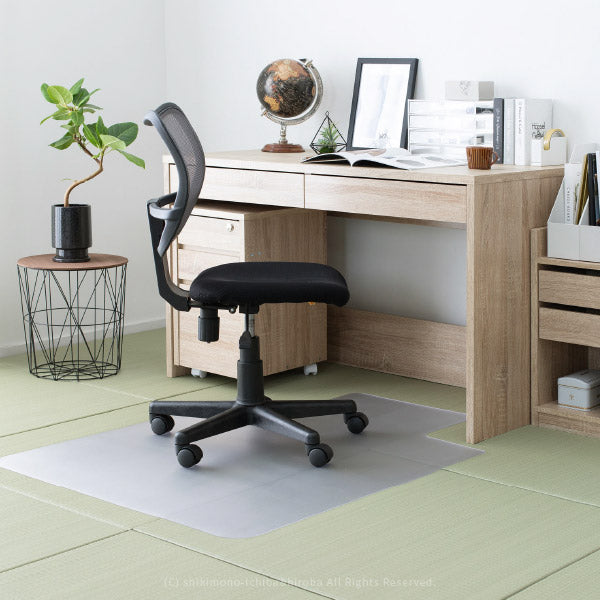 日本製 半透明マット【M】チェアマット 約122×91.5cm【厚さ1.5mm】【半透明・クリア・ソフト】 デスクマット 床の保護 キズ防止 保護マット 汚れ防止 椅子マット 入学準備 子供部屋 キッズマット リモートワーク 萩原