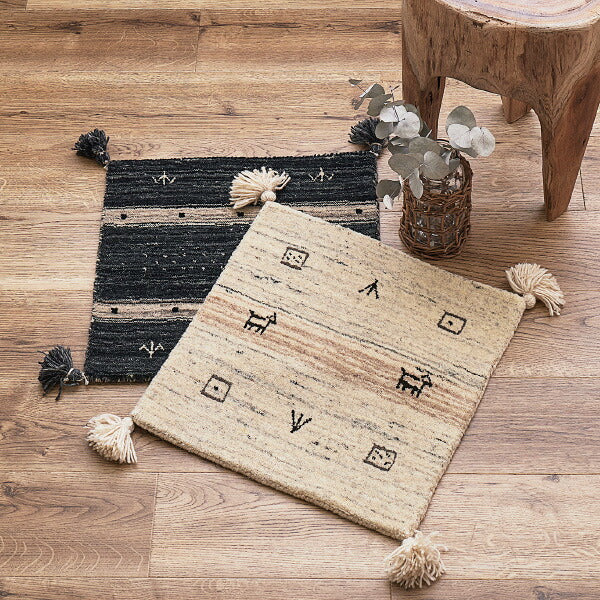 特別仕様のギャベ座布団 LORRI BUFF L16-L17 約40×40cm 無染色ウール マット ギャッベ モノトーンインテリア 白黒 ナチュラル ブラック シンプル 民族柄 チェアパッド 正方形マット キャンプ アウトドア おしゃれ 萩原 秋冬用