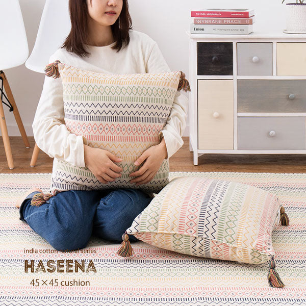 インド綿 背当てクッション ハシーナ 約45×45cm 綿100% コットン100% タッセル付き 背あてクッション おしゃれ キャンプ 雑貨 オールシーズン インスタ映え 萩原 秋冬用 涼しい