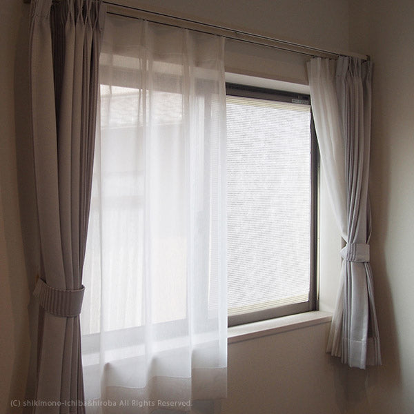 日よけ 洋風すだれ スリムホワイト90 白 室内用 窓貼りタイプ 約幅90×高さ200cm(制作可能サイズ約幅90×高さ195cm)窓貼りテープ付き フリーカット 窓貼りシート 目隠しシート 窓に貼るシート 明るい 台風でも飛ばない 暑さ対策 萩原