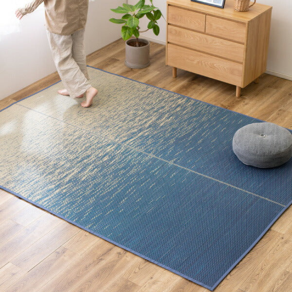 い草ラグ おしゃれ 国産 凪 (なぎ) 約191×250cm 【3畳】 【裏貼り】 せとのとシリーズ イ草 ござ カーペット 日本製 グラデーション ブルー ブラウン 正方形 袋織 三重織 純国産 滑り止め付き イグサ いぐさ 井草 年中 萩原 春夏秋冬 涼しい ひんやり