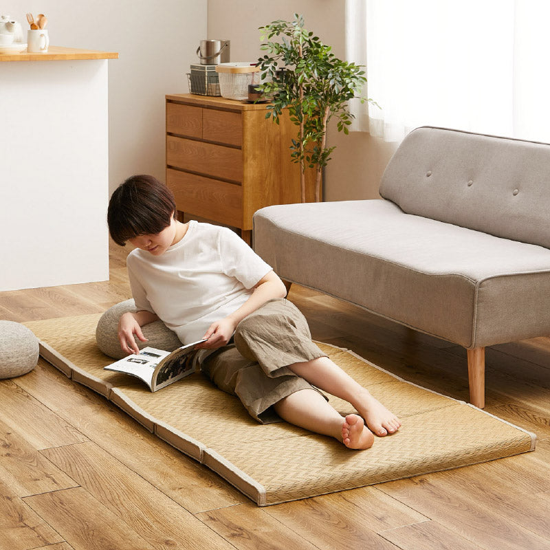 ふっくら い草マットレス 6つ折り 陽葵(ひまり) 約80×180×4cm 折りたためるお昼寝マット ごろ寝マット 黄色 イエロー ござ ゴザ 井草 イグサ いぐさ 父の日 プレゼント ギフト 萩原 春夏秋冬用