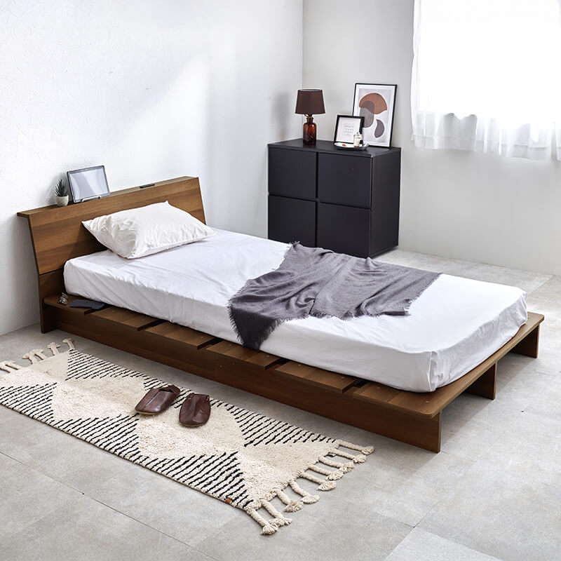 [シングル/セミダブル] 木目調ステージベッド 宮棚コンセント付き（フレーム単品orマットレスセット）