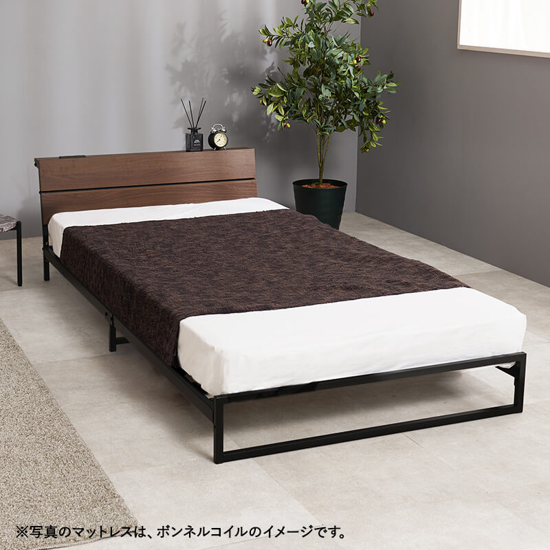 [シングル/セミダブル] 頑丈パイプベッド ロータイプ コンセント付き（フレーム単品orマットレスセット）